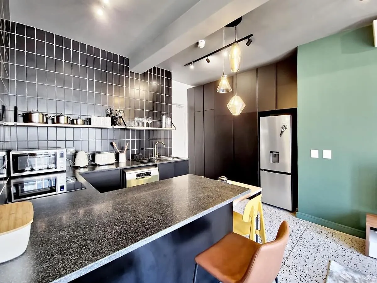 Beautiful,Central,Secure- Hotel Living For Couples ケープタウン 0*,  南アフリカ
