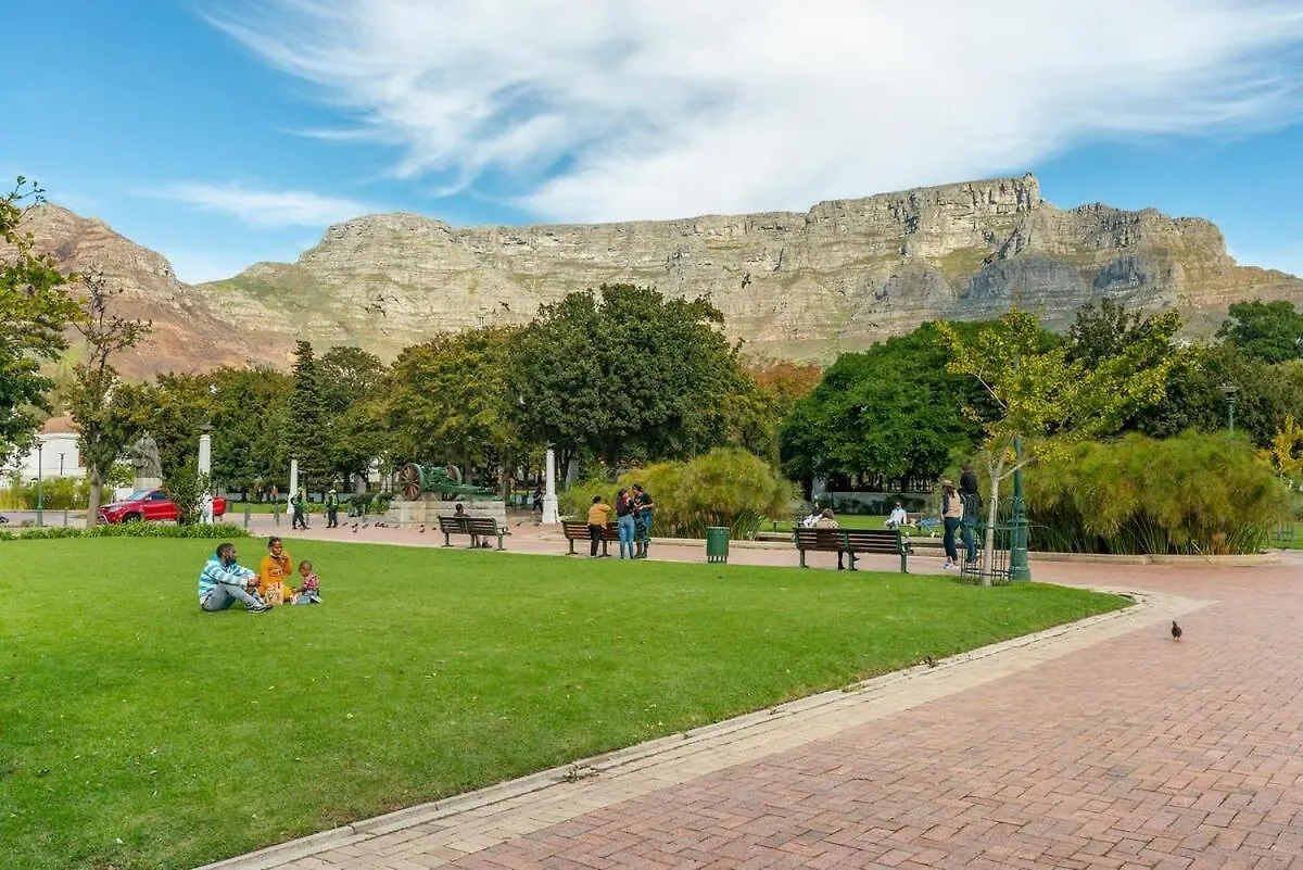 Beautiful,Central,Secure- Hotel Living For Couples Cape Town